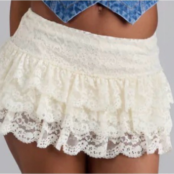Windsor Lace Mini Skirt - Cream - Picture 2 of 3